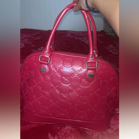 Hello Kitty loungefly big purse😍💕 - Picture 2 of 3